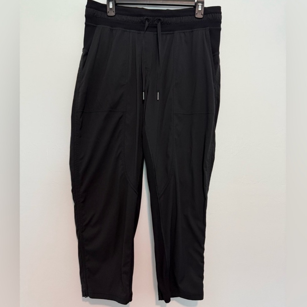 EUC Lululemon Dance Studio Mid-Rise Cropped Pant - Picture 6 of 9